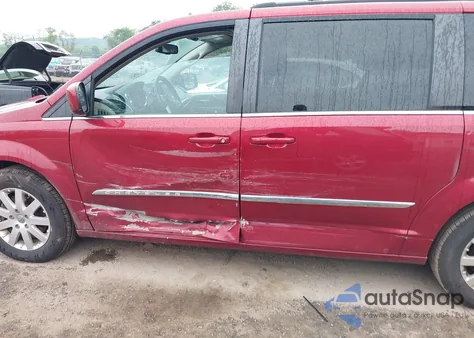 2015 Chrysler Town & Country Touring z USA, uszkodzony, nr VIN 2C4RC1BG8FR697950